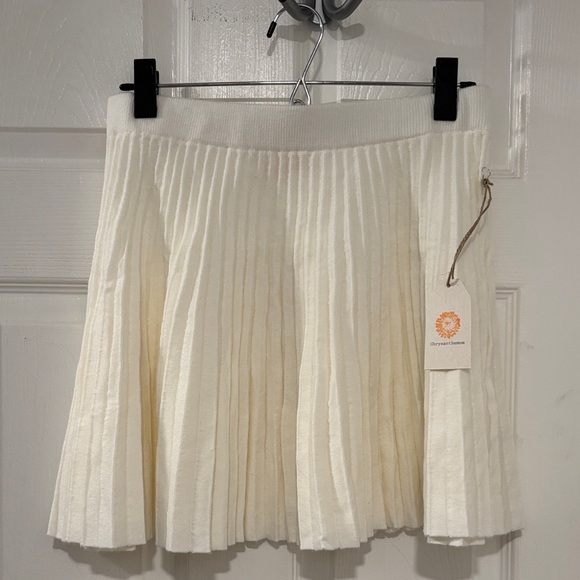 Chrysanthemum Dresses & Skirts - Cream Pleated Skirt